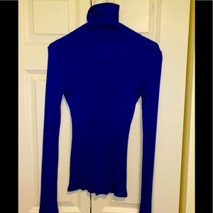 Cobalt blue ribbed turtleneck by Michael stars!